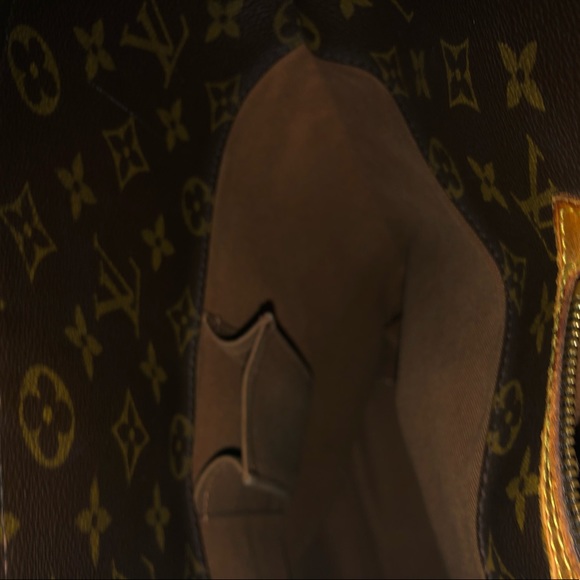 Authentic Louis Vuitton very nice bag. I have had it a while not using … - Picture 4 of 16